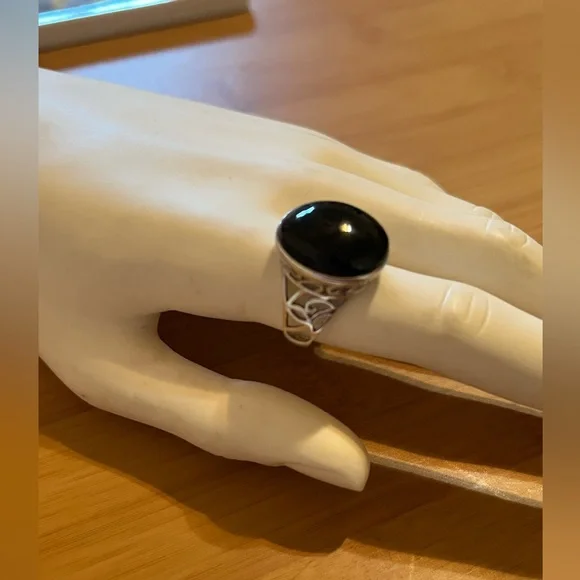 925 Sterling Silver Ring With Onyx Stone - Picture 2 of 10